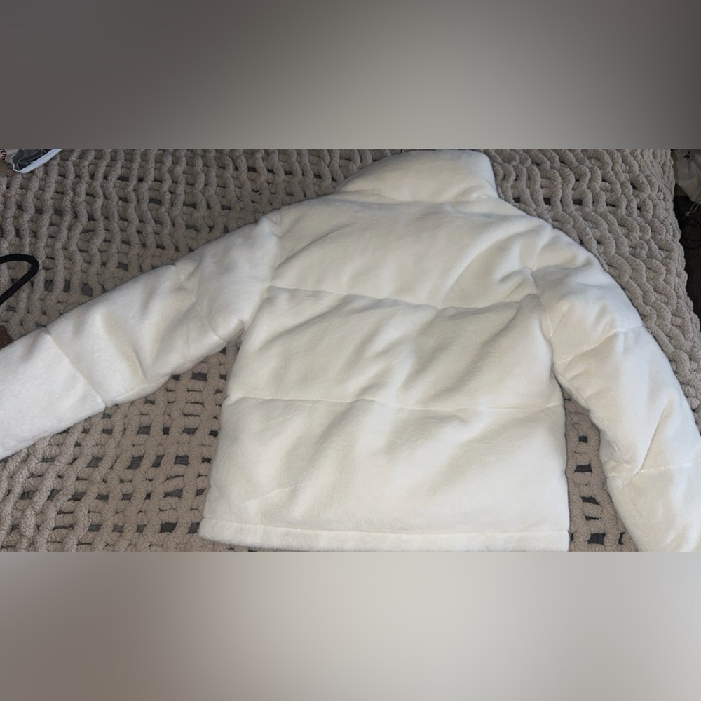 A&F Faux Fur mini Puffer - Picture 4 of 7